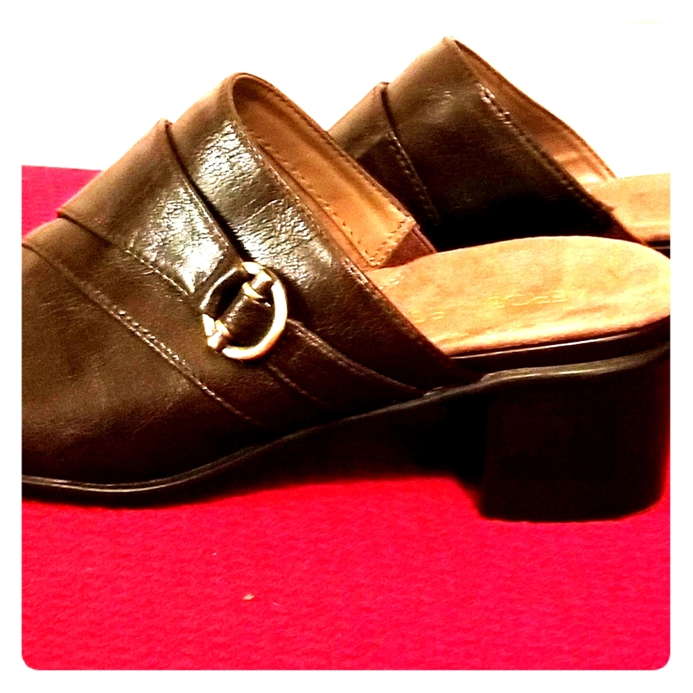 AEROSOLES  Peplum Brown Clogs Mules Size 7.5M